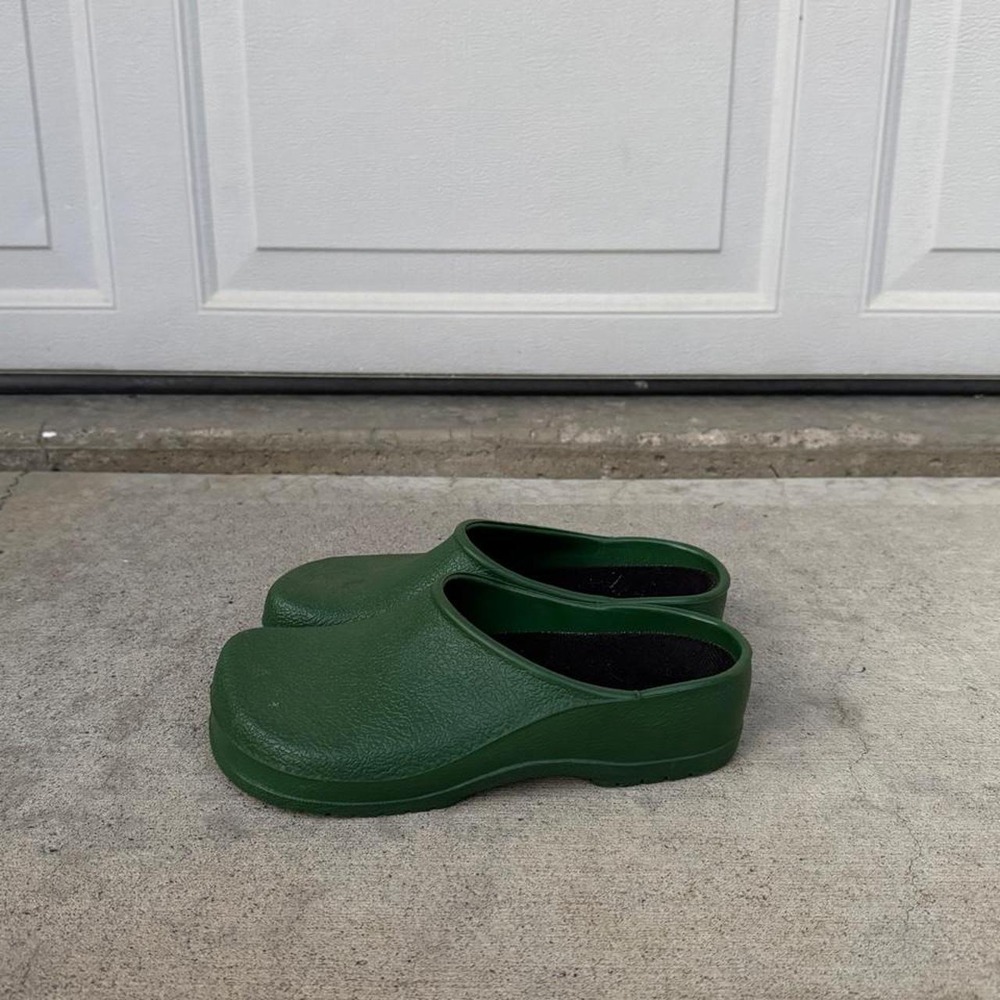 GREEN MADE IN CANADA CLOGS
